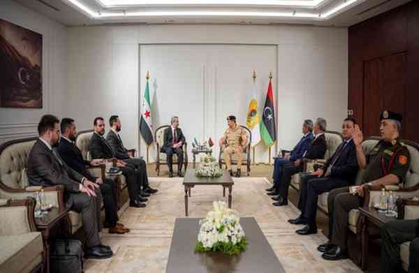 ملف السوريين المفقودين في ليبيا على طاولة الشيباني وحفتر في بنغازي